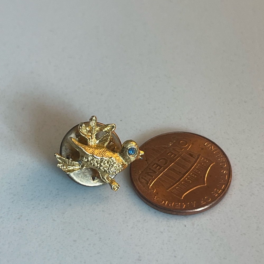 Vintage gold tone bird pin brooch blue stone eye - Picture 3 of 4